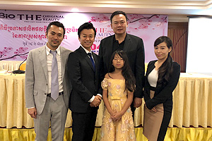 カンボジアでの記者会見