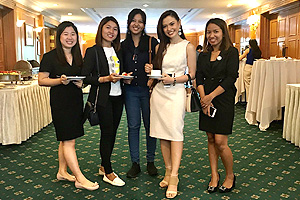 カンボジアでの記者会見